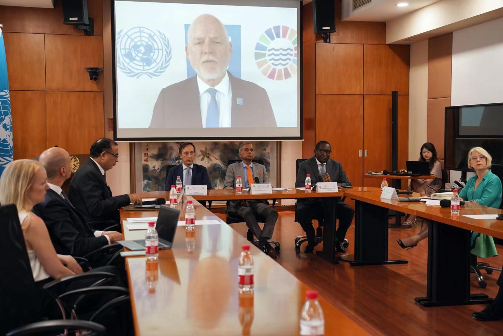 联合国秘书长海洋事务特使彼得·汤姆森在“北京蓝色对话”活动会场