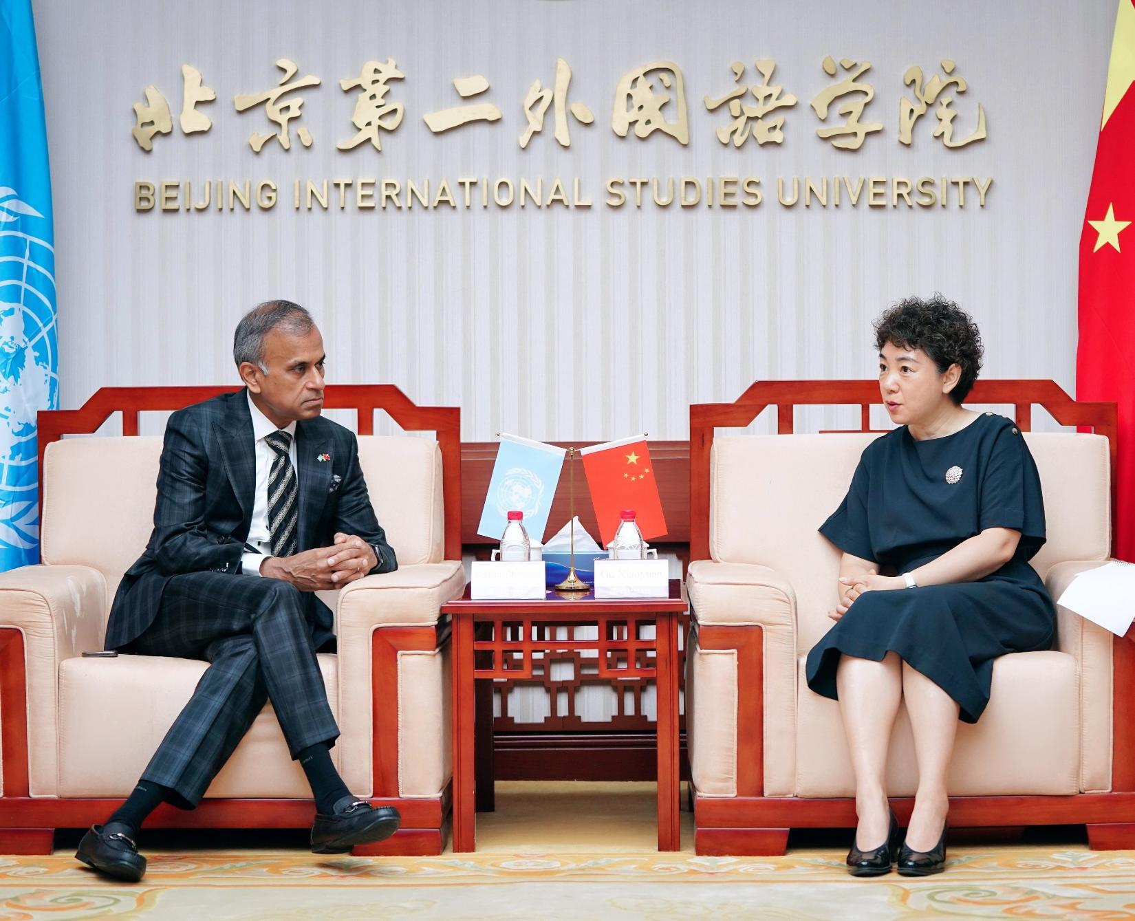 Siddharth Chatterjee, UN Resident Coordinator in China (left) with Gu Xiaoyuan, Chairperson of Beijing International Studies University (BISU) Council (right)