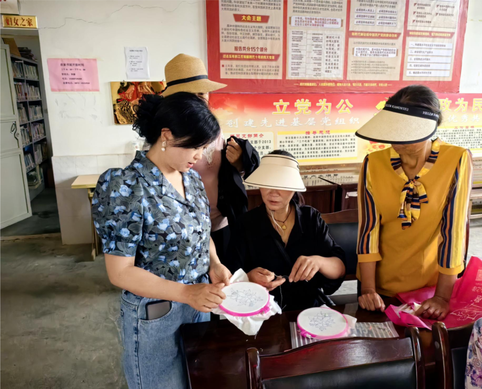 Women took part in sewing training funded by IFAD in Yongping County, Yunnan Province