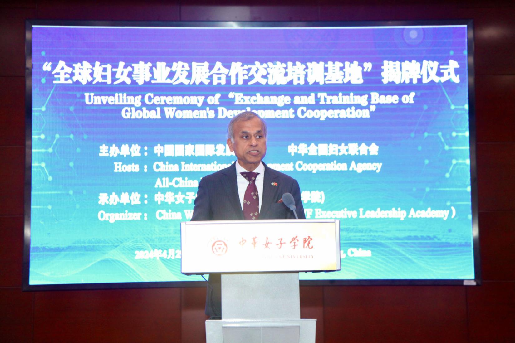 UN Resident Coordinator in China, Siddharth Chatterjee, speaks at the ceremony.