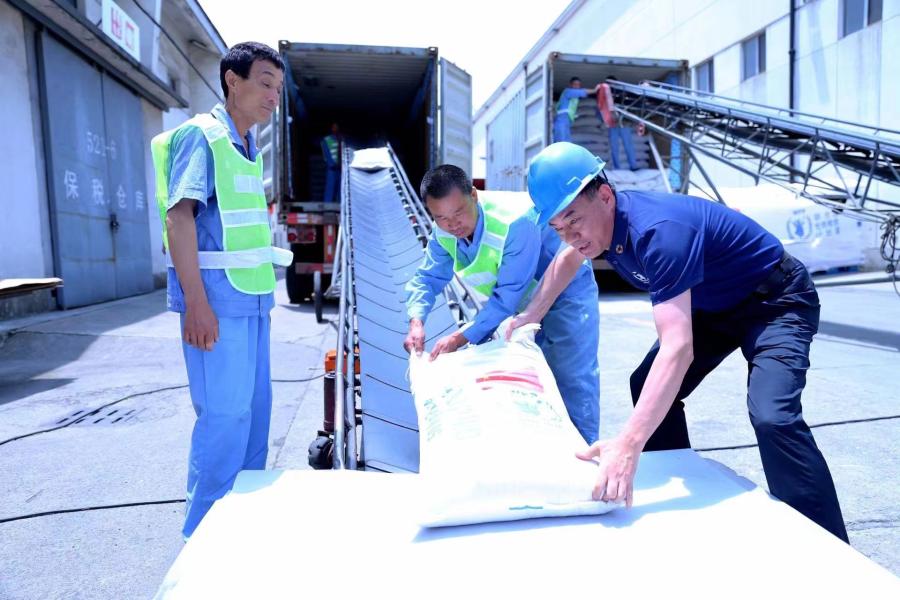 2017年，屈四喜博士参与WFP在上海举行的中国对索马里紧急粮援启动仪式